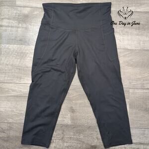 Champion Cropped Yoga Pants Size L
